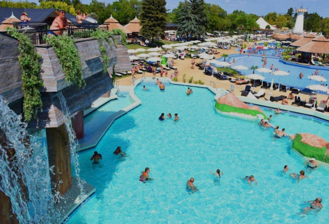 Beach Deluxe Apartman ハイデゥソボスロー エクステリア 写真